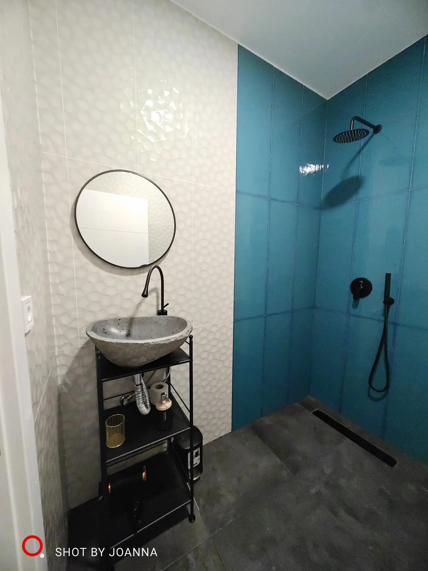 bano walkin shower Signature Room